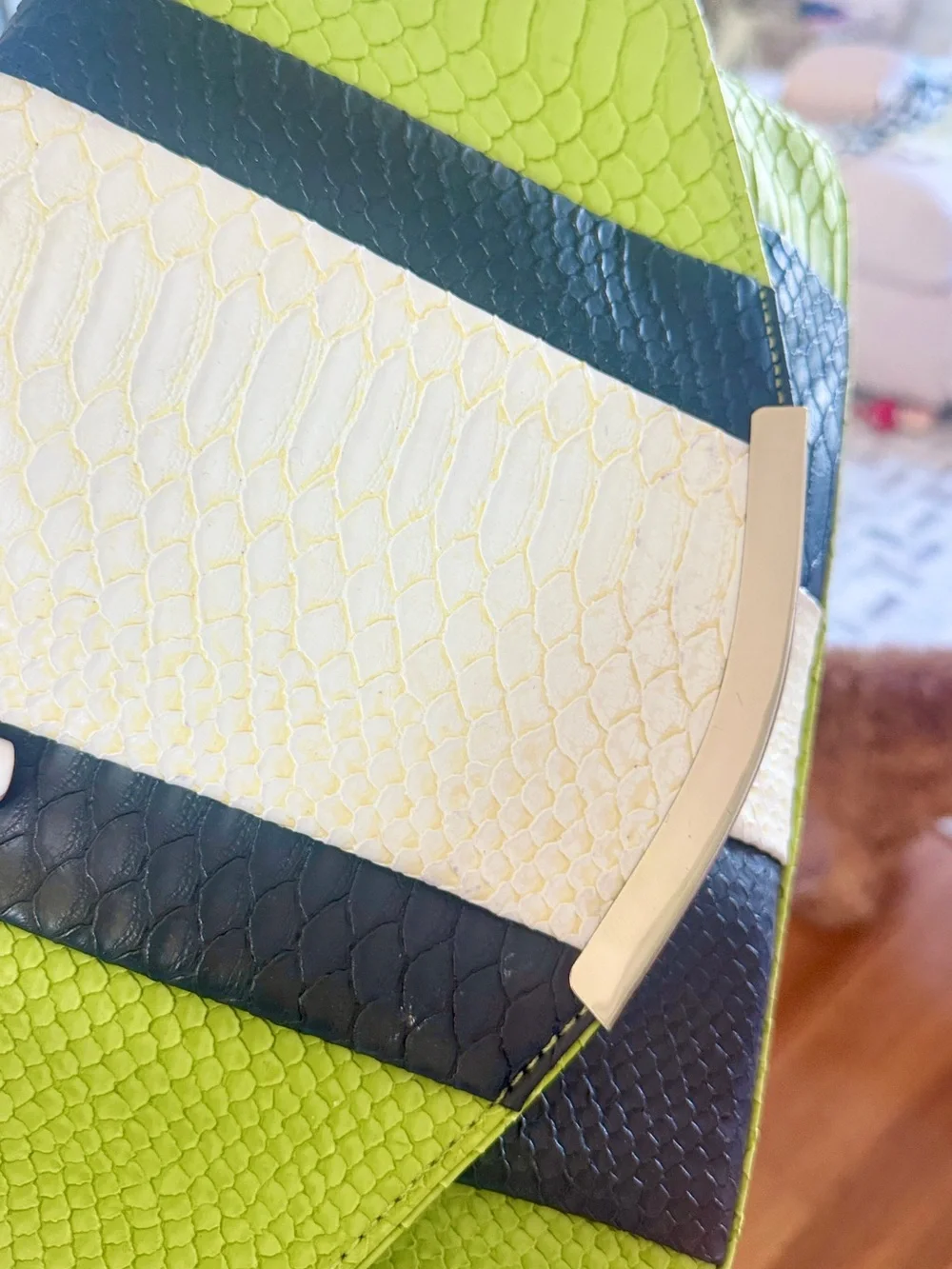 VINTAGE STRIPED SNAKE SKIN PYTHON Green color block contrast Shoulder Bag